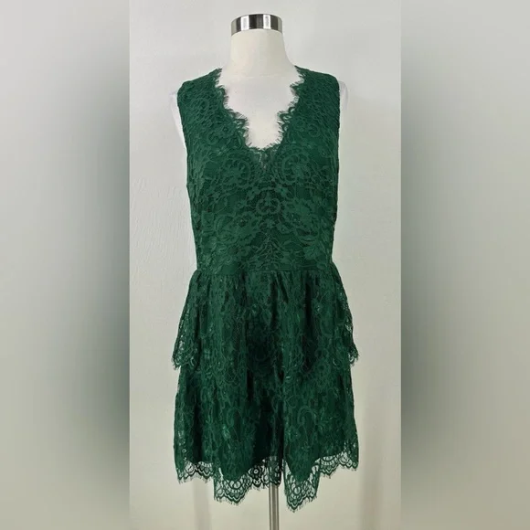 Gianni Bini Dresses | Gianni Bini V-Neck Layered Sleeveless Lace Dress | Color: Green | Size: 10 | Mitamoon's Closet